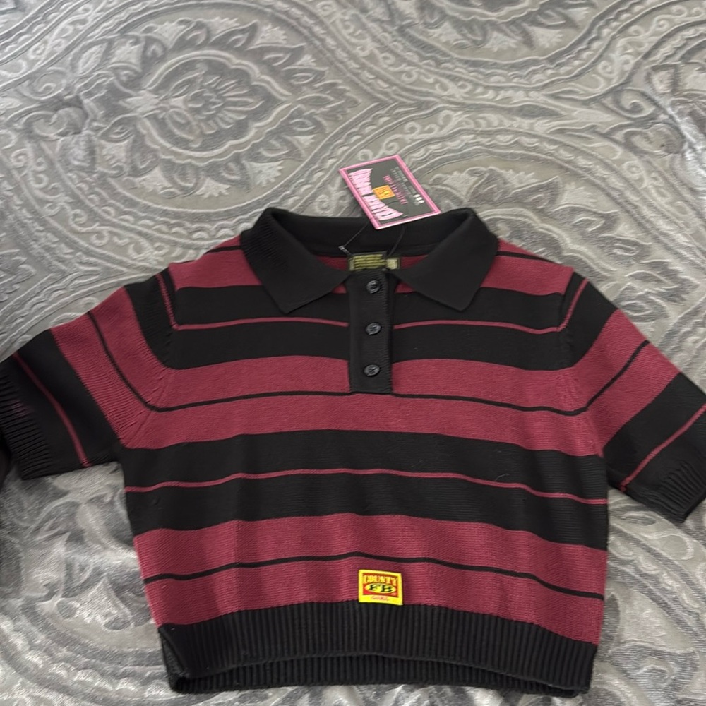 FB County Short Sleeve Crop Top 
Size Small
Tag still on
Haven’t been worn